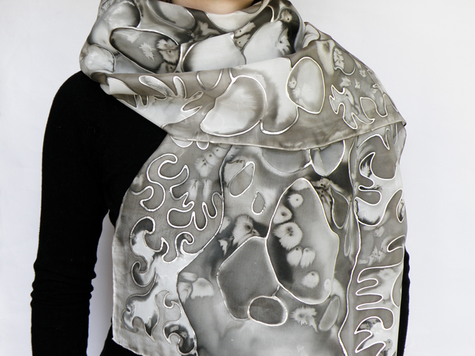 Расписный шелковый шарф Черноебелое